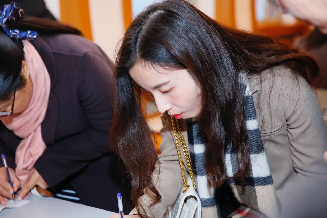 霍雨佳老师会场签到